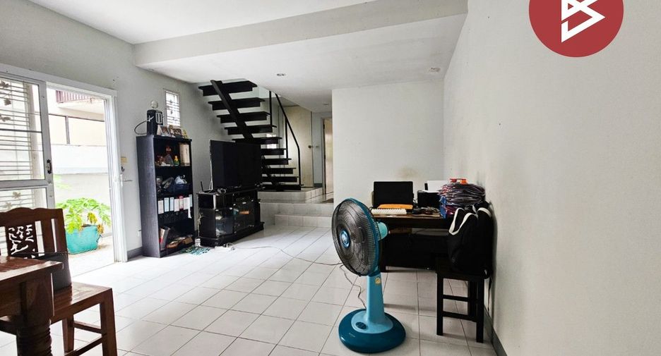 Casa adosada en venta de 3 habitaciones en Bang Phli, Samut Prakan