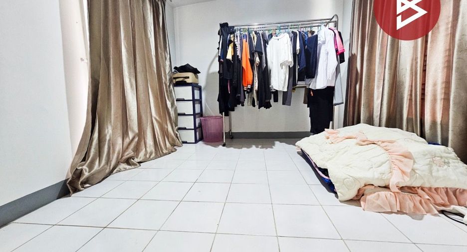 Casa adosada en venta de 3 habitaciones en Bang Phli, Samut Prakan