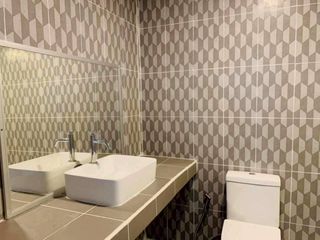 Haus zur Miete mit 5 Zimmer in Bang Lamung, Chonburi