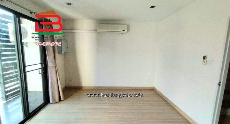 出租 和 出售 4 卧室 联排别墅 在 Mueang Samut Prakan, Samut Prakan