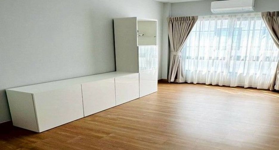 ให้เช่า 4 ห้องนอน บ้านเดี่ยว ใน บางพลี, สมุทรปราการ