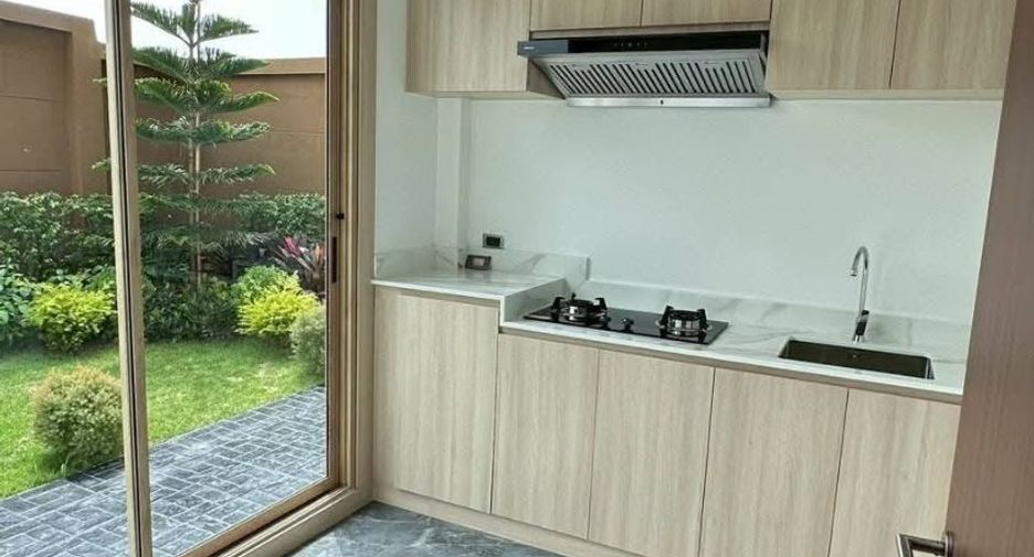 Villa en alquiler de 4 habitaciones en Bang Lamung, Chonburi