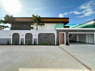 Villa en alquiler de 4 habitaciones en Bang Lamung, Chonburi