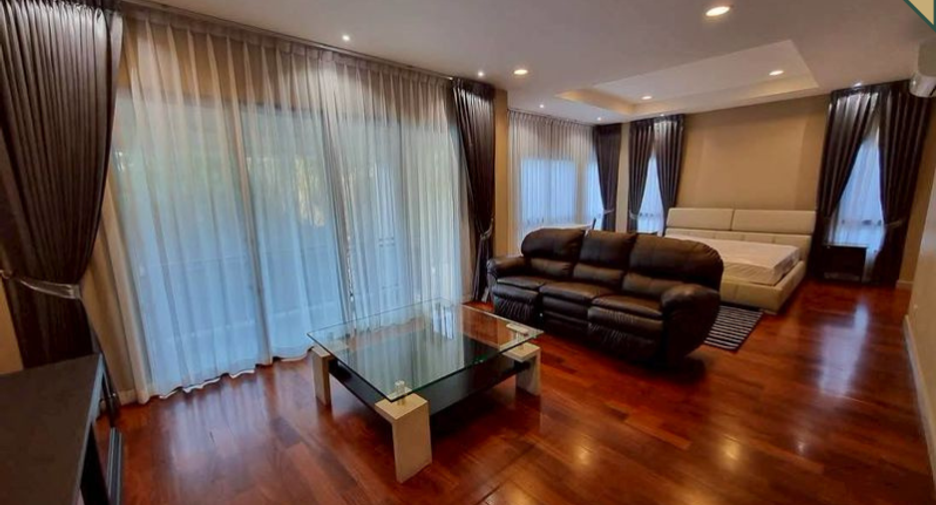 Haus zur Miete mit 4 Zimmer in Bang Bon, Bangkok
