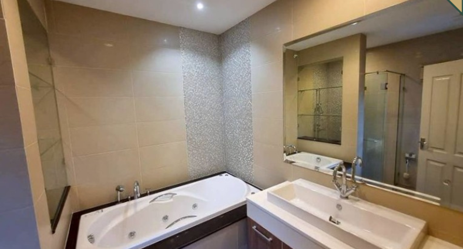 Haus zur Miete mit 4 Zimmer in Bang Bon, Bangkok