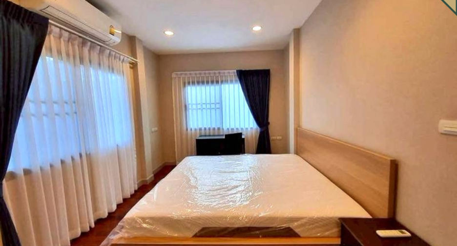 Haus zur Miete mit 4 Zimmer in Bang Bon, Bangkok