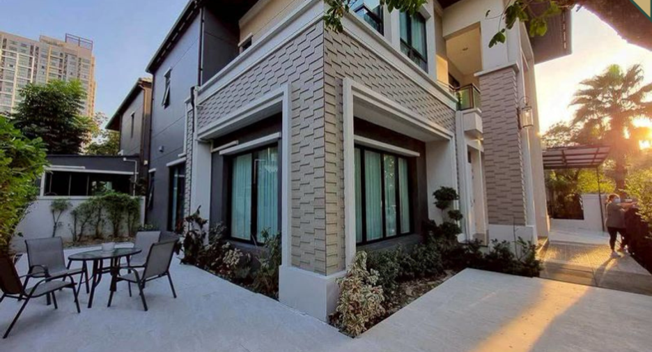 Haus zur Miete mit 4 Zimmer in Bang Bon, Bangkok