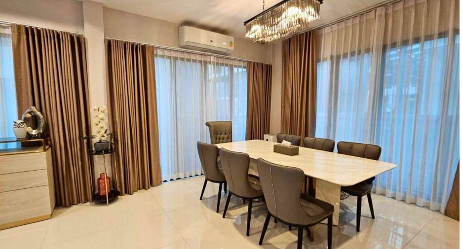 For rent 3 bedrooms house in Saphan Sung, Bangkok
