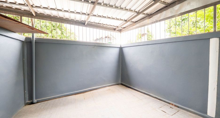 For sale 2 ベッドルーム townhouse in Huay Yai, Pattaya
