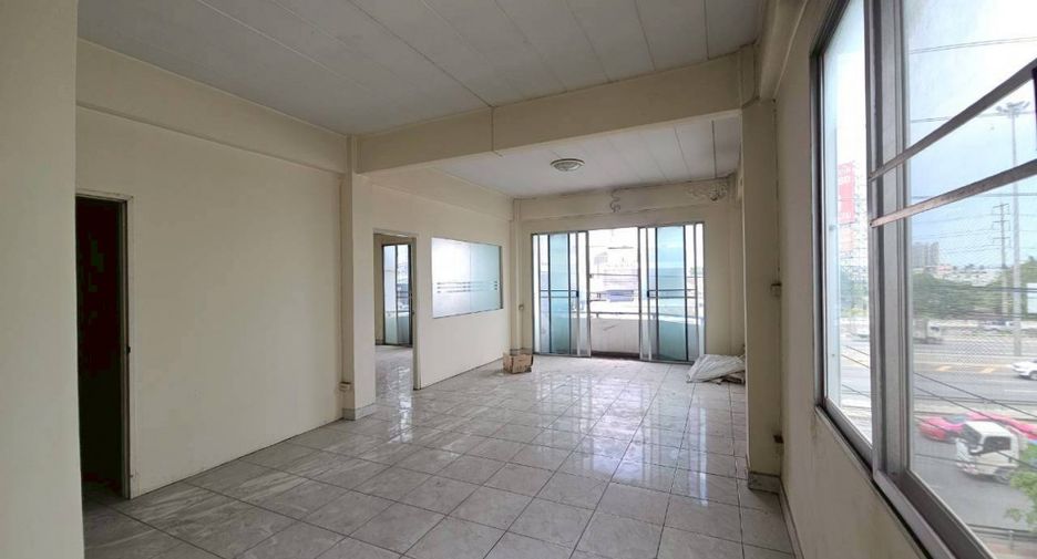 Local comercial en venta de 7 habitaciones en Bang Khae, Bangkok