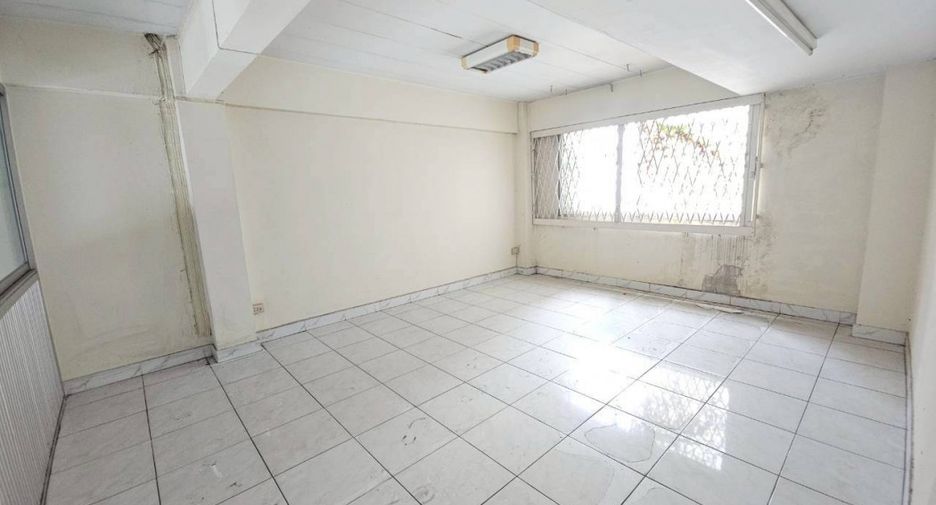Local comercial en venta de 7 habitaciones en Bang Khae, Bangkok