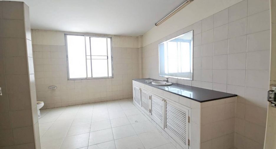 Local comercial en venta de 7 habitaciones en Bang Khae, Bangkok