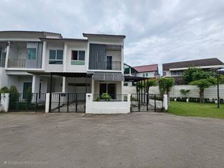 Casa adosada en venta de 4 habitaciones en Bang Bua Thong, Nonthaburi