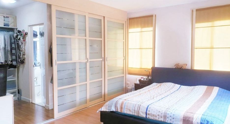 Casa en venta de 4 habitaciones en Bang Kruai, Nonthaburi
