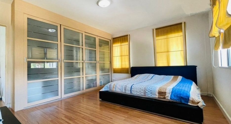 Casa en venta de 4 habitaciones en Bang Kruai, Nonthaburi