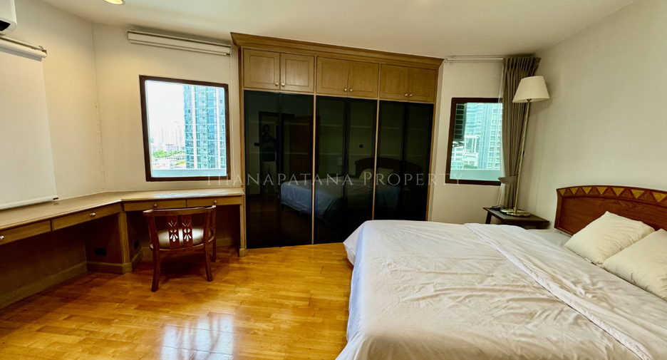 For sale 3 bedrooms condo in Watthana, Bangkok