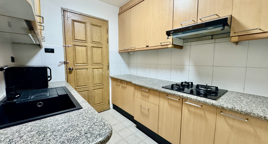 For sale 3 bedrooms condo in Watthana, Bangkok
