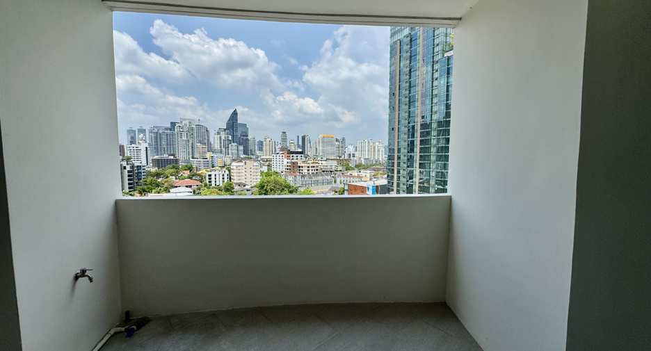 For sale 3 bedrooms condo in Watthana, Bangkok