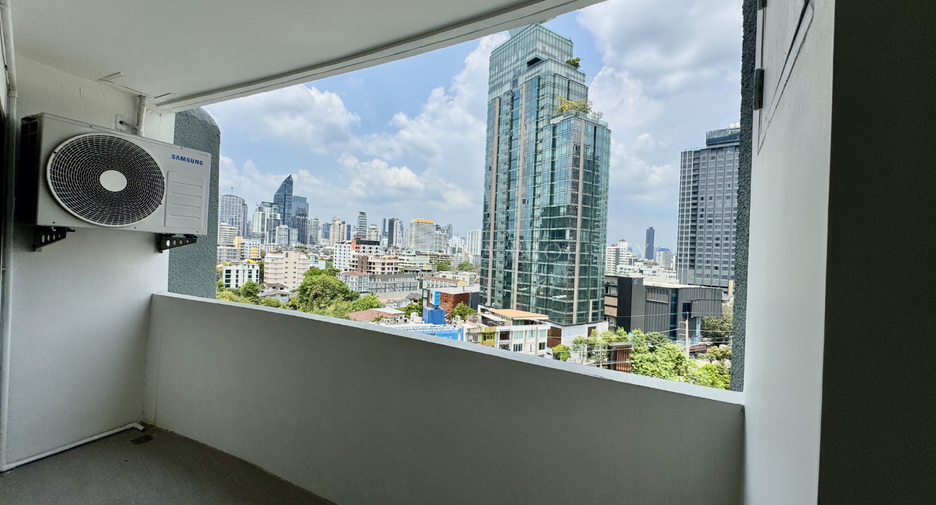 For sale 3 bedrooms condo in Watthana, Bangkok