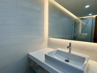 For sale 3 bedrooms condo in Watthana, Bangkok