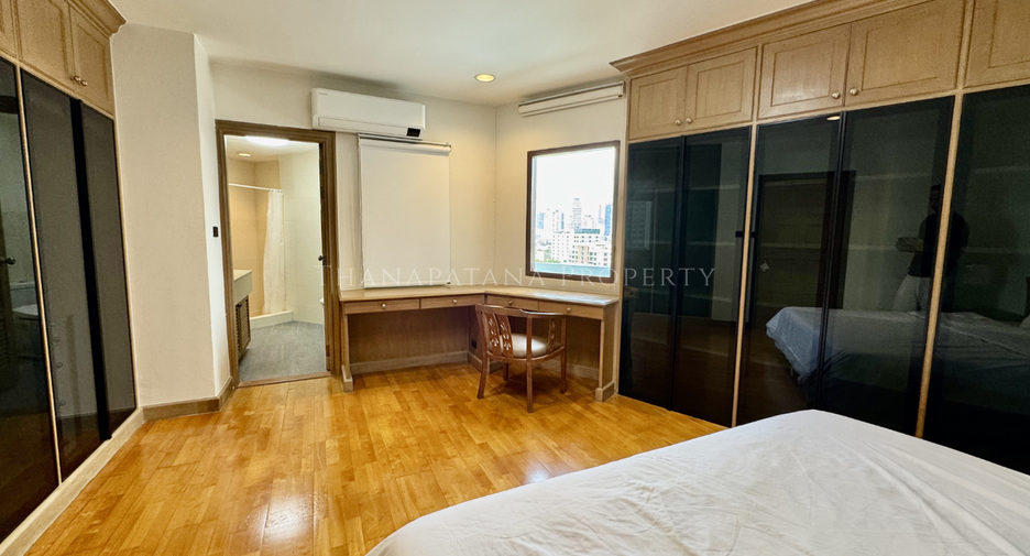 For sale 3 bedrooms condo in Watthana, Bangkok