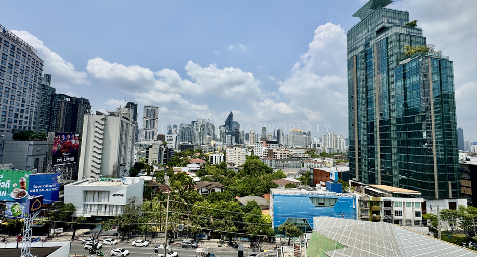 For sale 3 bedrooms condo in Watthana, Bangkok
