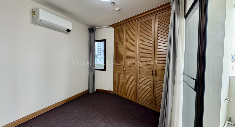For sale 3 bedrooms condo in Watthana, Bangkok