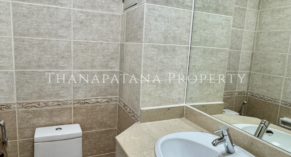 For sale 3 bedrooms condo in Watthana, Bangkok