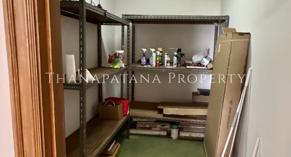 For sale 3 bedrooms condo in Watthana, Bangkok