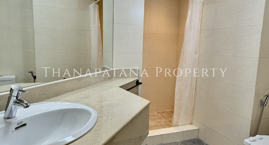 For sale 3 bedrooms condo in Watthana, Bangkok