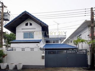 For rent 3 ベッドルーム house in Phaya Thai, Bangkok
