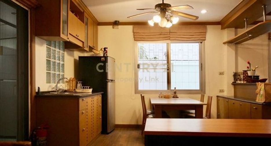 For rent 3 ベッドルーム house in Phaya Thai, Bangkok