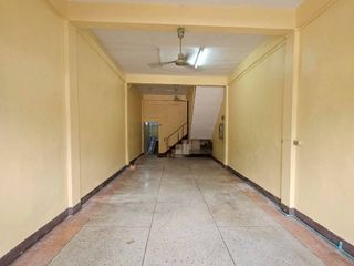 Local comercial en venta de 2 habitaciones en Rat Burana, Bangkok