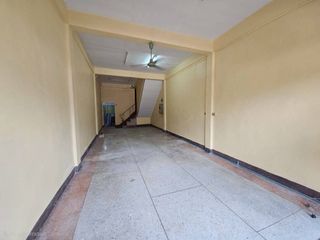 Local comercial en venta de 2 habitaciones en Rat Burana, Bangkok