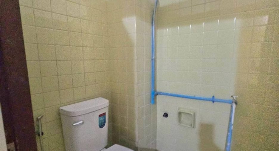 Local comercial en venta de 2 habitaciones en Rat Burana, Bangkok