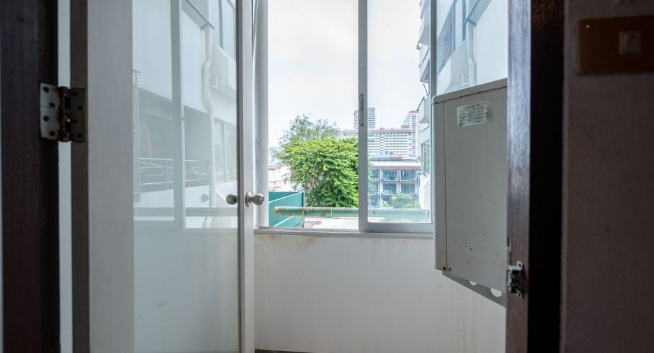For rent and for sale studio condo in Jomtien, Pattaya