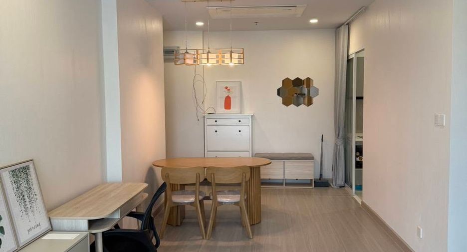For rent 2 bedrooms condo in Bang Rak, Bangkok