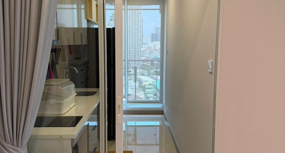 For rent 2 bedrooms condo in Bang Rak, Bangkok