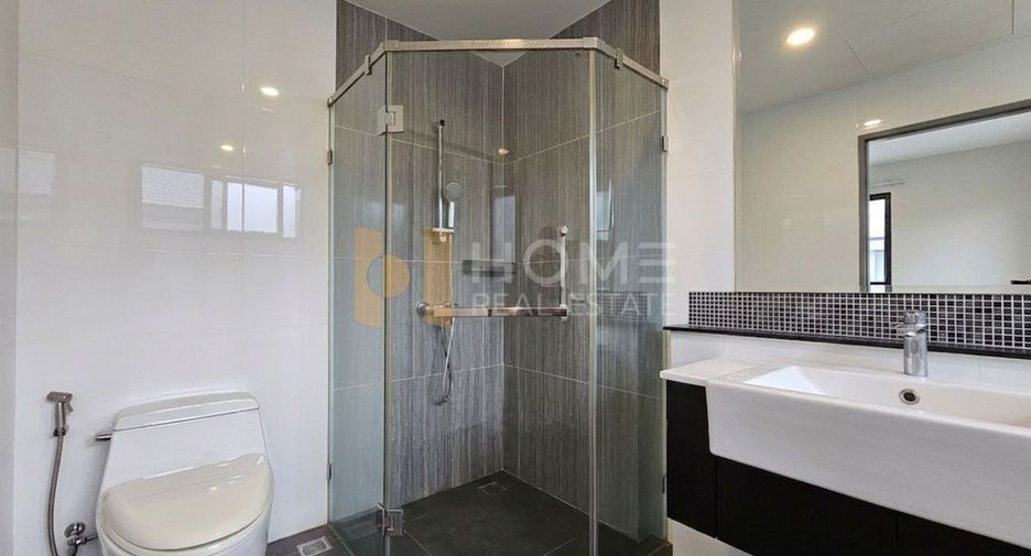 Casa en venta de 4 habitaciones en Bang Khen, Bangkok
