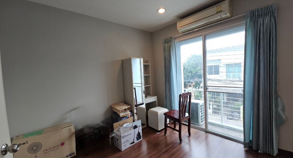 À vendre 3 chambres maison de ville à Bang Bon, Bangkok