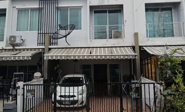 À vendre 3 chambres maison de ville à Bang Bon, Bangkok