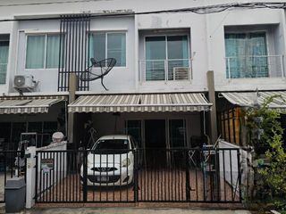 À vendre 3 chambres maison de ville à Bang Bon, Bangkok