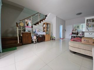 À vendre 3 chambres maison de ville à Bang Bon, Bangkok