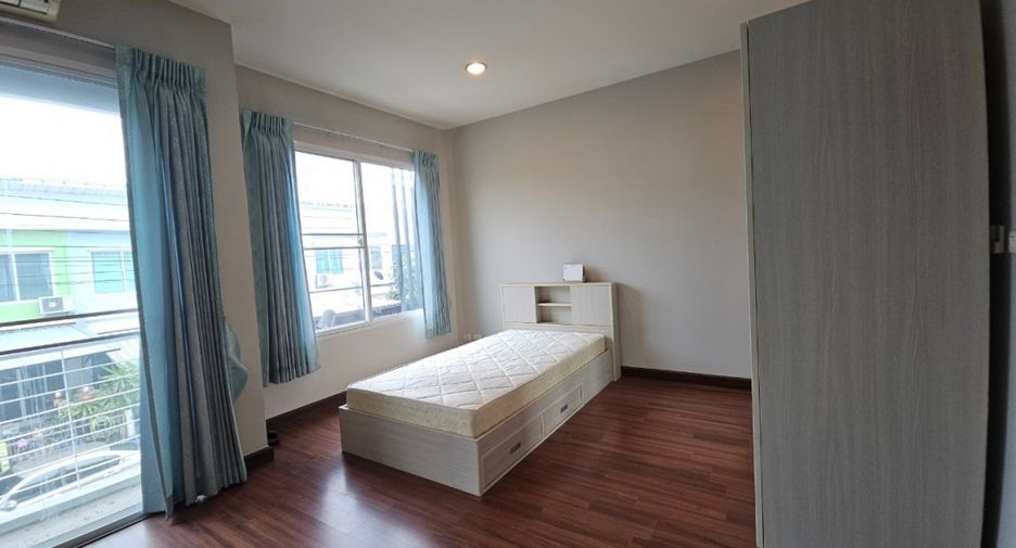 À vendre 3 chambres maison de ville à Bang Bon, Bangkok