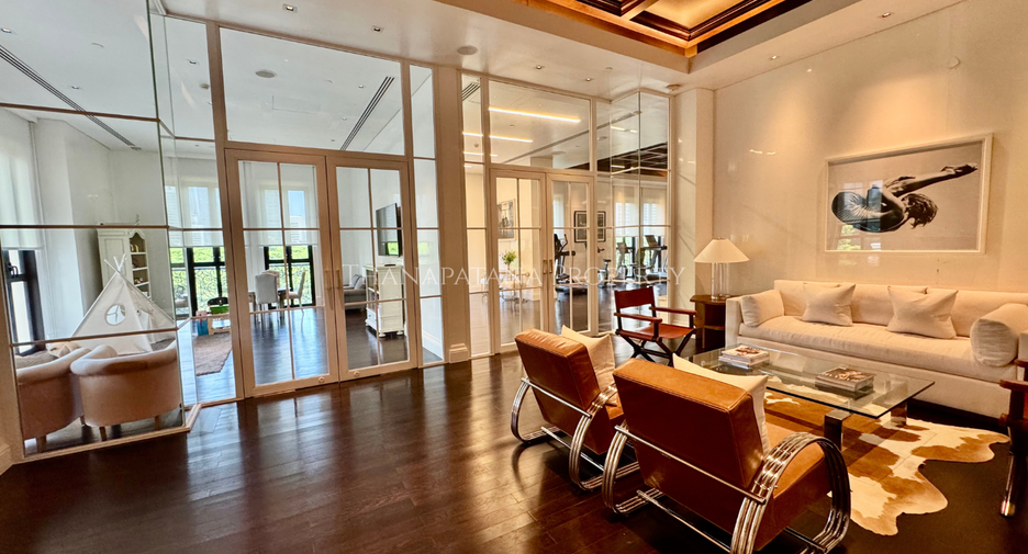 For sale 2 bedrooms condo in Pathum Wan, Bangkok