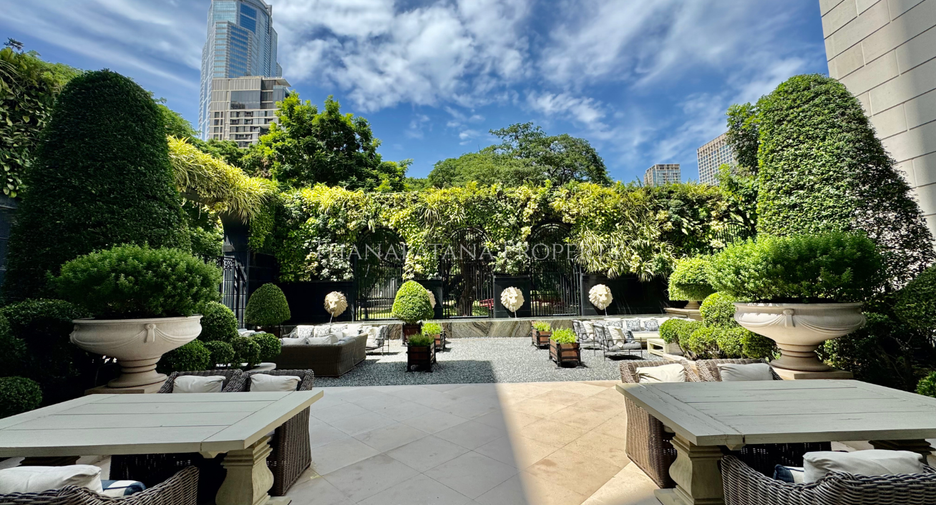 For sale 2 bedrooms condo in Pathum Wan, Bangkok