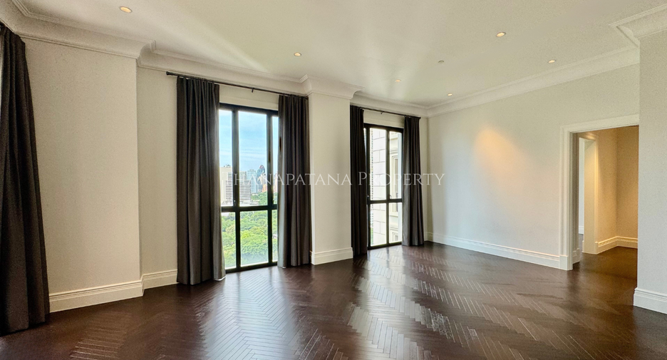 For sale 2 bedrooms condo in Pathum Wan, Bangkok