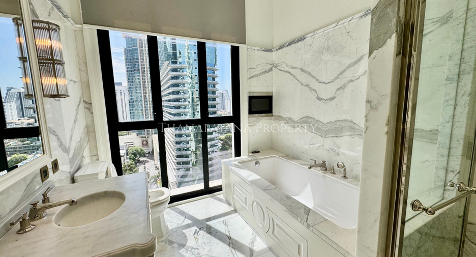 For sale 2 bedrooms condo in Pathum Wan, Bangkok