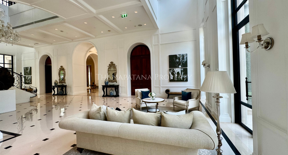 For sale 2 bedrooms condo in Pathum Wan, Bangkok