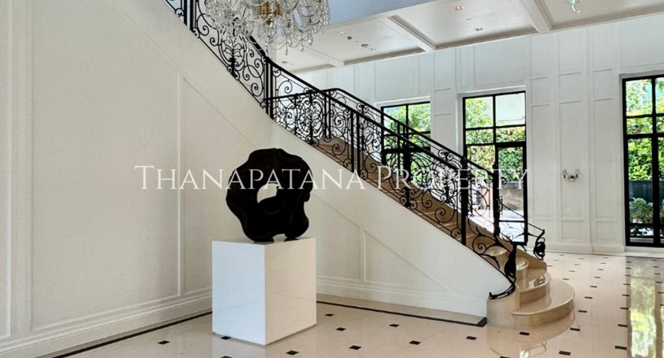 For sale 2 bedrooms condo in Pathum Wan, Bangkok